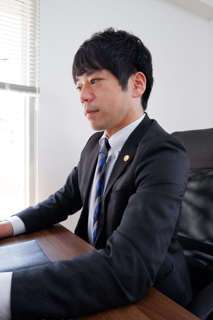 弁護士 助川大樹（執務風景）